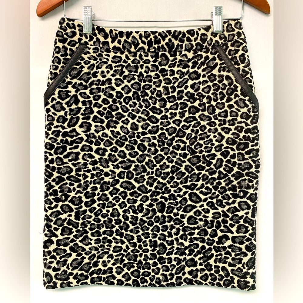 Amanda + Chelsea Leopard Pencil Skirt Size 0